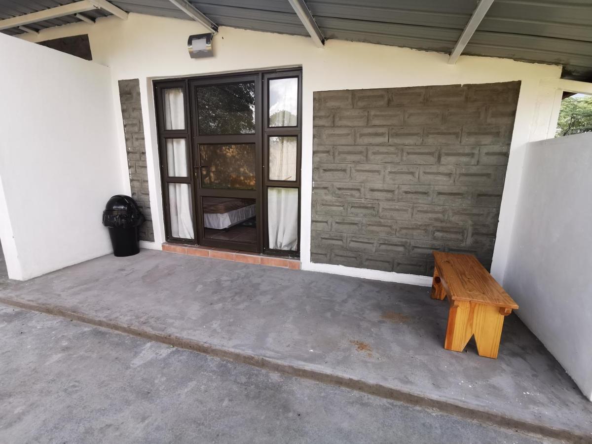 Happy Forest B&B Katima Mulilo Esterno foto